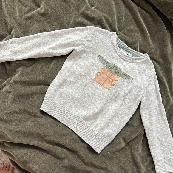 GAP KIDS STAR WARS BABY YODA SWEATER GRAY SIZE 3 - Picture 3 of 4